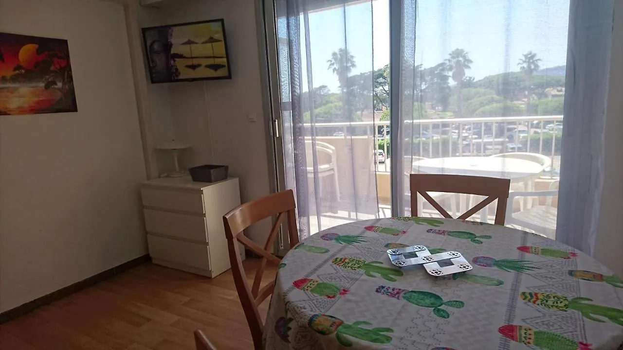 studio meublé sur le port de Hyères France